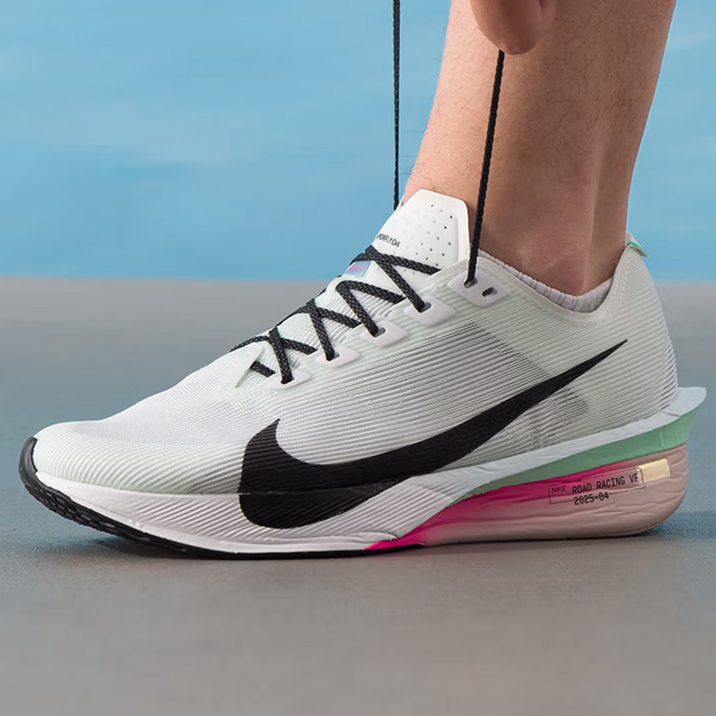 NIKE VAPORFLY 4 Men's Running  - Lightweight Road Running Shoes 评论和价格