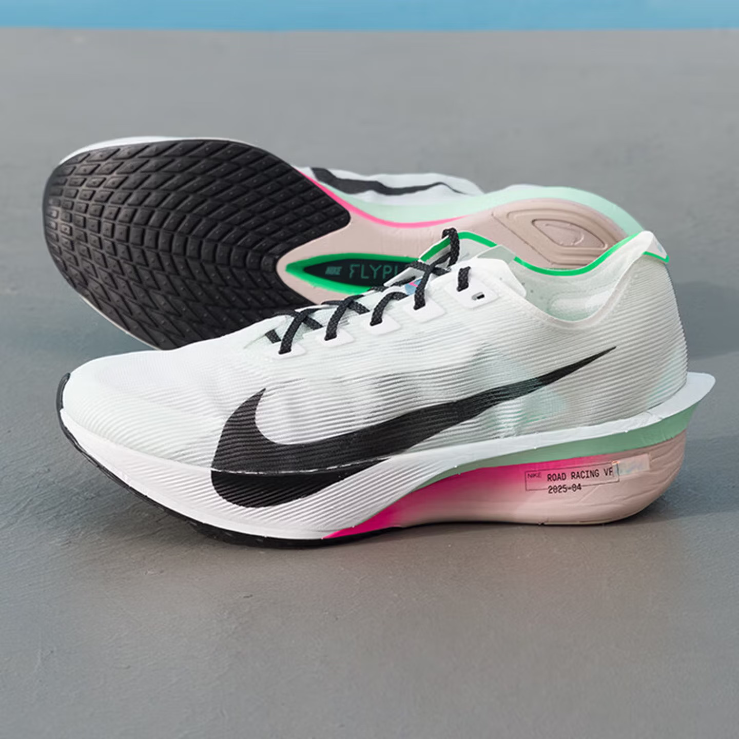 NIKE VAPORFLY 4 Men's Running  - Lightweight Road Running Shoes 评论和价格