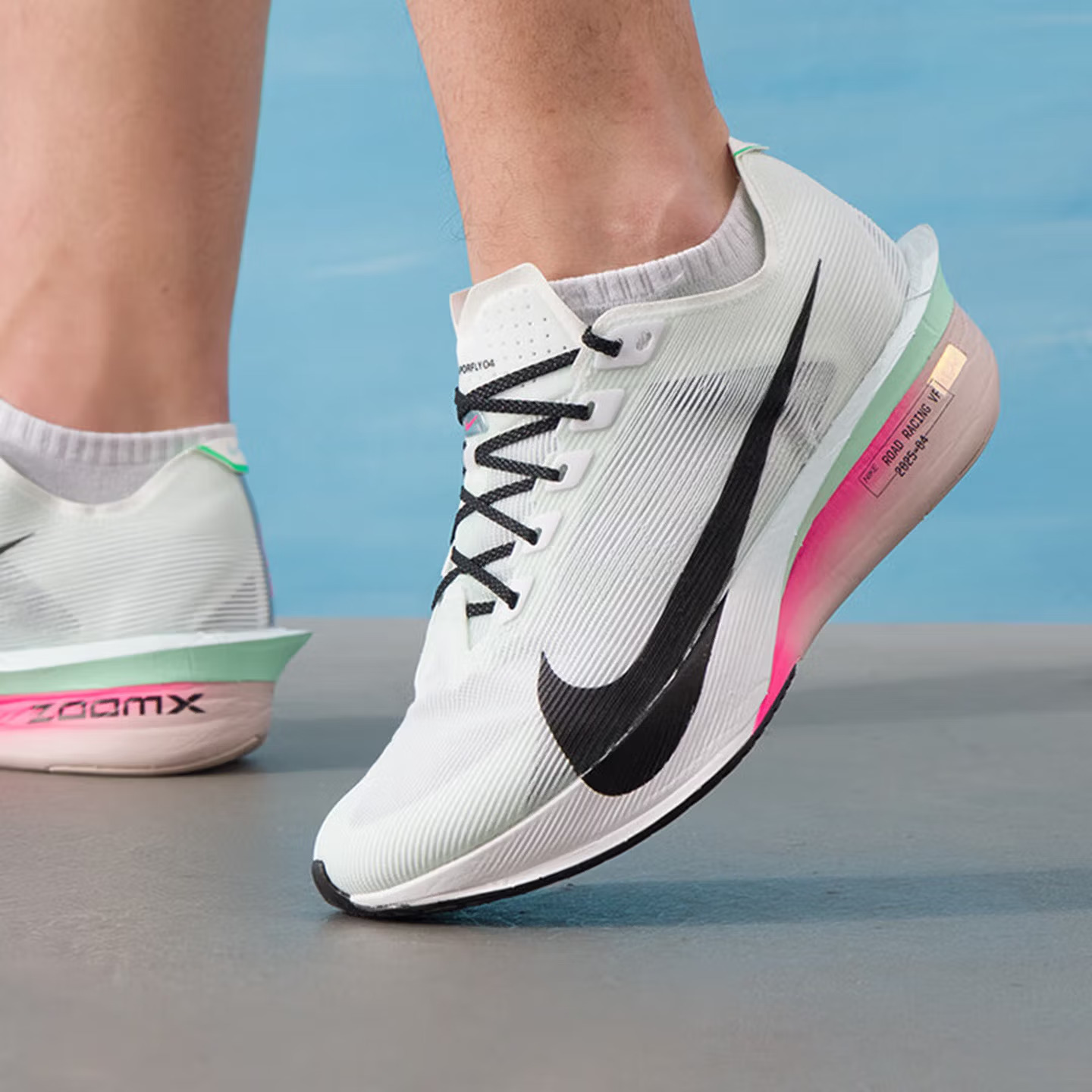 NIKE VAPORFLY 4 Men's Running  - Lightweight Road Running Shoes 评论和价格