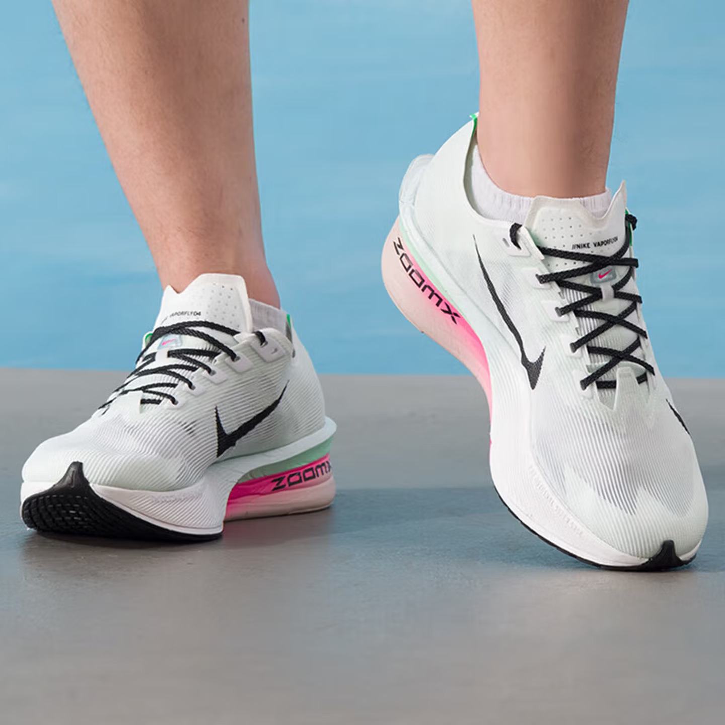 NIKE VAPORFLY 4 Men's Running  - Lightweight Road Running Shoes 评论和价格